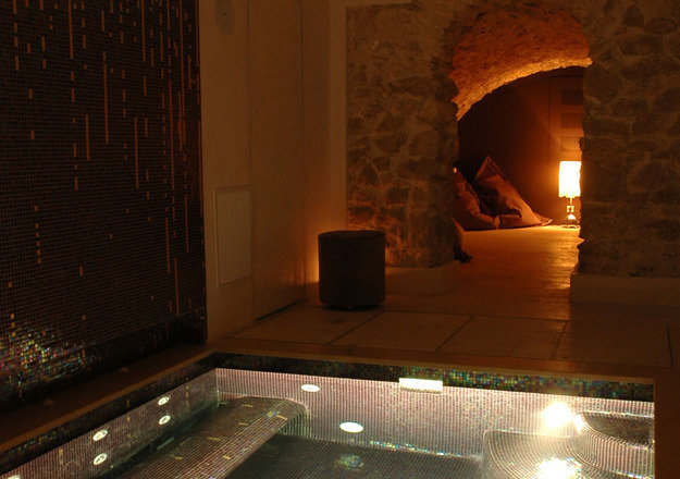 Фотография: Гостиная в стиле Лофт, Декор интерьера, Франция, Дома и квартиры, Городские места, Отель, Прованс – фото на INMYROOM Фотография: Гостиная в стиле Лофт, Декор интерьера, Франция, Дома и квартиры, Городские места, Отель, Прованс – фото на INMYROOM