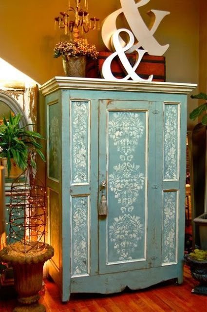 Фотография: Мебель и свет в стиле Прованс и Кантри, Прихожая, Интерьер комнат, Ковер, Шкаф – фото на INMYROOM