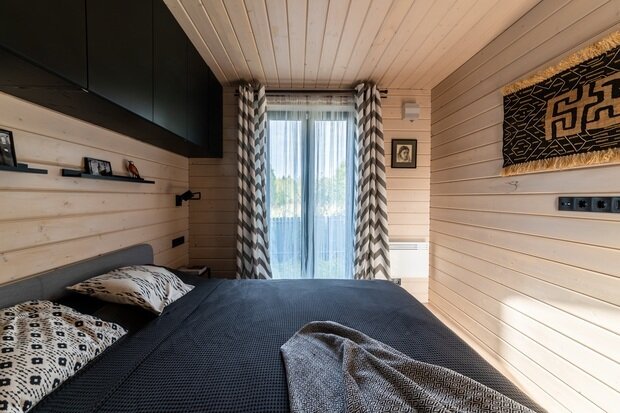 Фотография: Спальня в стиле Современный, Эклектика, Проект дня, Дача, Дом и дача, Московская область, Михаил Новинский, 3 комнаты, 40-60 метров, 60-90 метров, скандинавский с элементами минимализма – фото на INMYROOM