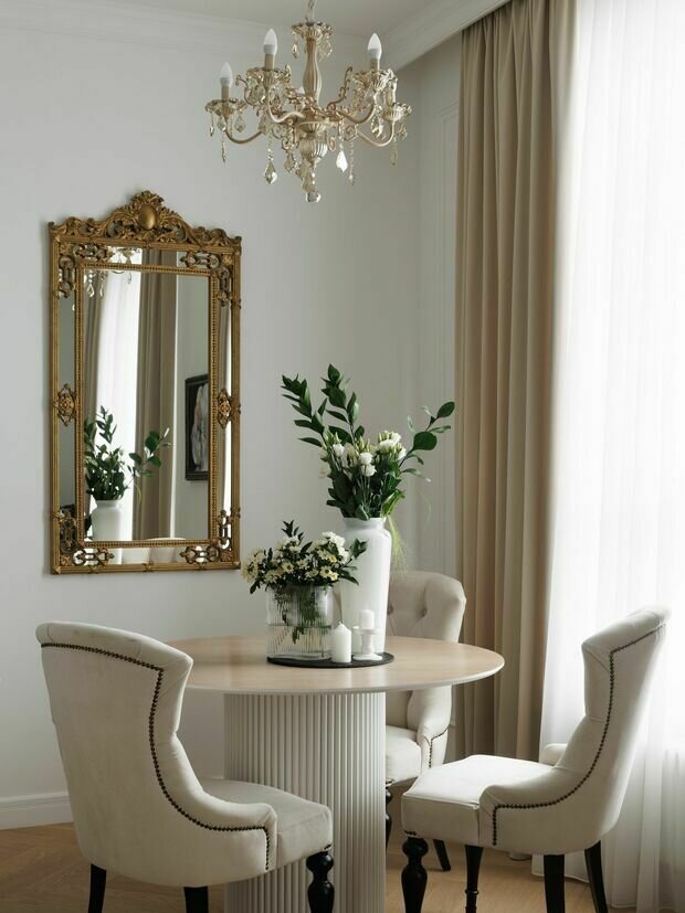 Фотография: Кухня и столовая в стиле Классический, Современный, Квартира, Проект дня, Москва, 2 комнаты, 60-90 метров, современный с элементами классики и роскоши, современный с элементами неоклассики, Ксения Луб – фото на INMYROOM