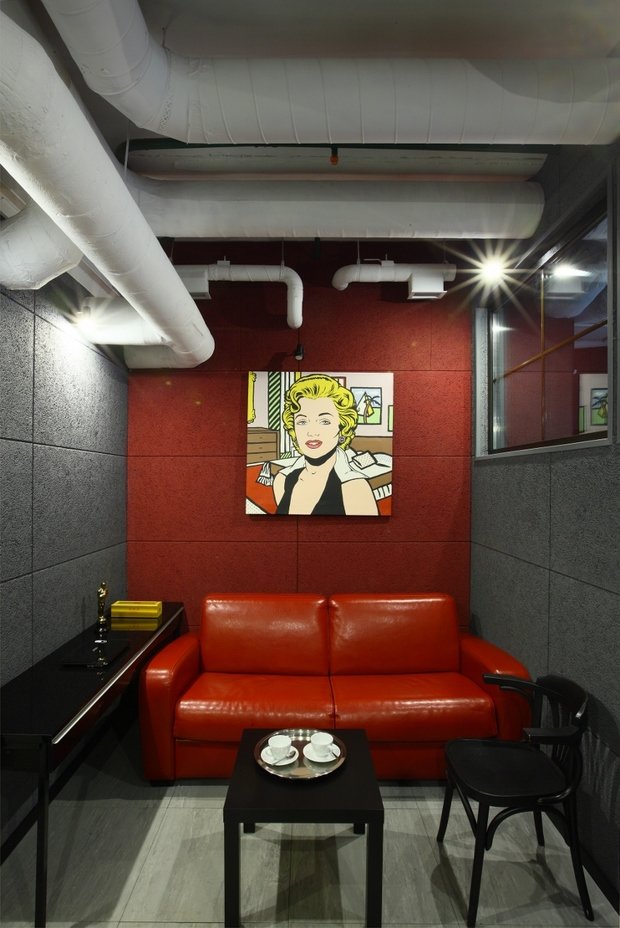 Фотография: Офис в стиле Лофт, Офисное пространство, Россия, Белый, Черный, Красный, Новая Москва, Антон Корнеев, Екатерина Корнеева, Fibr Film, Korneev Design Workshop, как оформить офис, лофт для офисных помещений, лофт для офиса, интерьер офиса – фото на INMYROOM