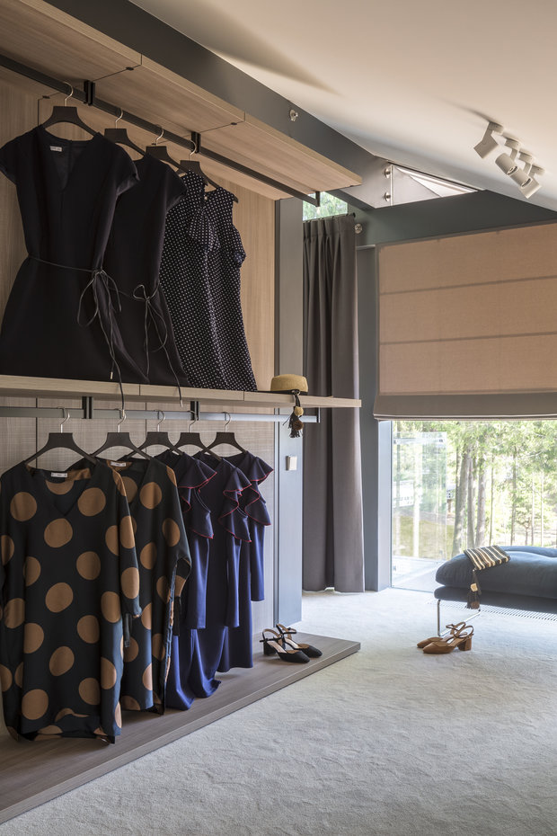 Фотография: Гардеробная в стиле Современный, Дом, Минимализм, Проект недели, Дом и дача, Московская область, Татьяна Иванова, Евгений Кулибаба, 4 и больше, Более 90 метров, КП ArtEco – фото на INMYROOM