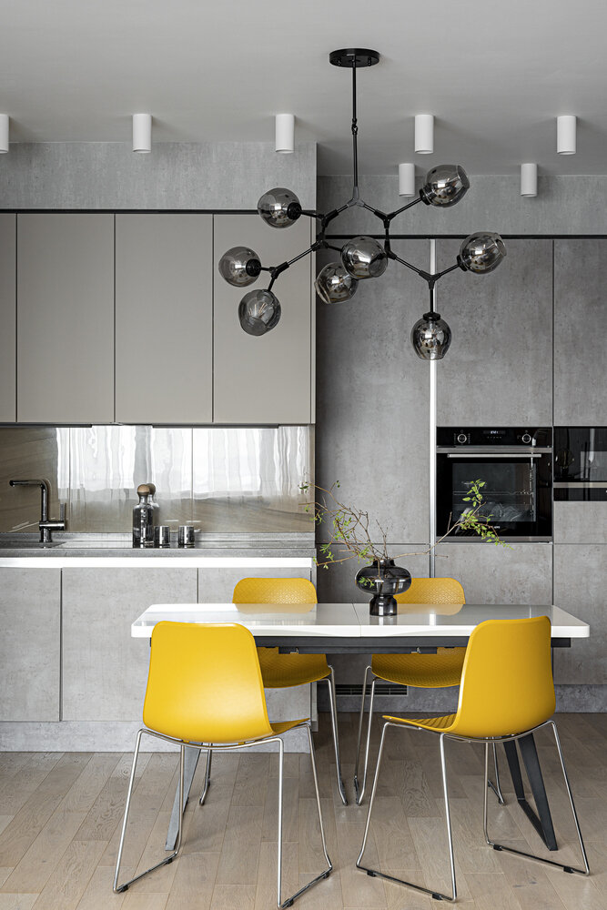 Фотография: Кухня и столовая в стиле Современный, Минимализм, Квартира, Проект недели, Казань, 4 и больше, Более 90 метров, Averinastudio, Ксения Аверина – фото на INMYROOM