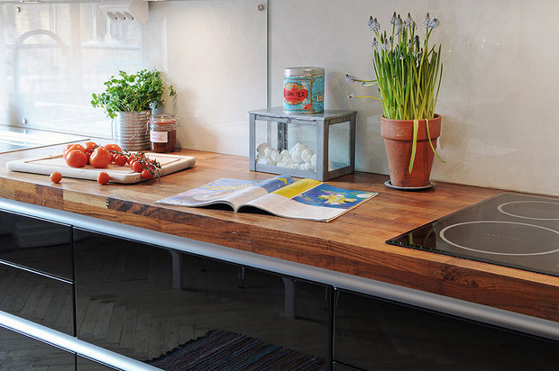 Фотография: Кухня и столовая в стиле Скандинавский, Современный, Декор интерьера, Интерьер комнат, Мебель и свет, Цвет в интерьере, Белый, Тема месяца, Окна – фото на INMYROOM