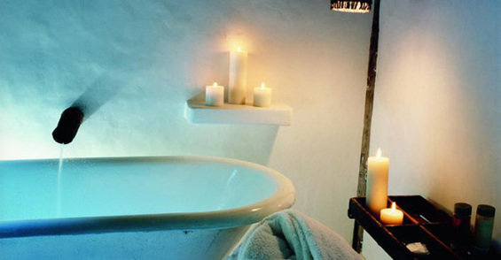 Фотография: Ванная в стиле Прованс и Кантри, Дома и квартиры, Городские места, Отель, Бассейн, Эко, Балдахин – фото на INMYROOM