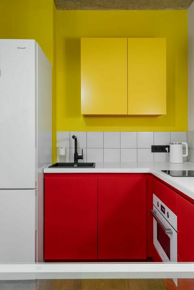 Фотография: Кухня и столовая в стиле Современный, Малогабаритная квартира, Проект недели, Москва, 1 комната, до 40 метров – фото на INMYROOM