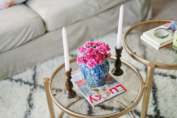 Фотография: Аксессуары в стиле , Гостиная, Декор интерьера, Декор дома, Советы, Стол, Журнальный столик – фото на INMYROOM