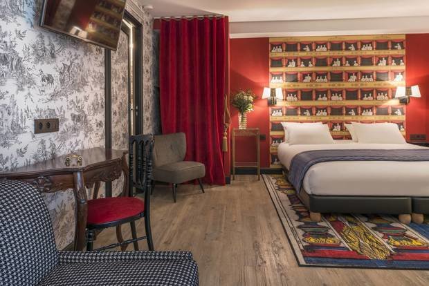 Фотография: Спальня в стиле Прованс и Кантри, Декор интерьера, Париж, Жан Луи Денио, Ора Ито – фото на INMYROOM