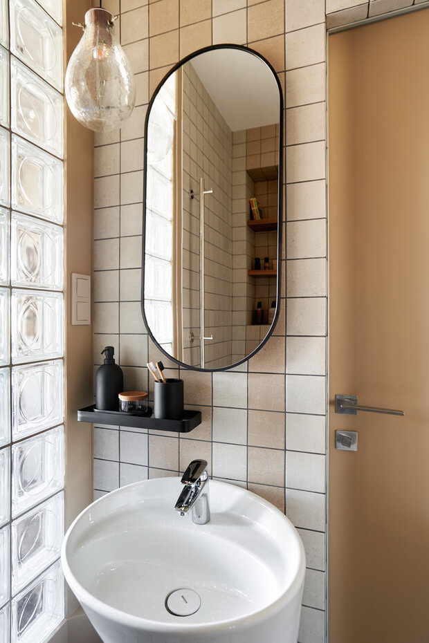 Фотография: Ванная в стиле Современный, Малогабаритная квартира, Квартира, Проект дня, Москва, 2 комнаты, до 40 метров, Монолитно-кирпичный, Анна Малютина, современный с элементами этники – фото на INMYROOM