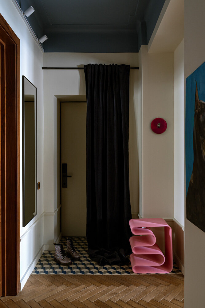 Фотография: Прихожая в стиле Современный, Квартира, Проект дня, Сталинка, 3 комнаты, 40-60 метров, фото интерьера, дизайн интерьера фото, эклектика с элементами винтажа – фото на INMYROOM Фотография: Прихожая в стиле Современный, Квартира, Проект дня, Сталинка, 3 комнаты, 40-60 метров, фото интерьера, дизайн интерьера фото, эклектика с элементами винтажа – фото на INMYROOM