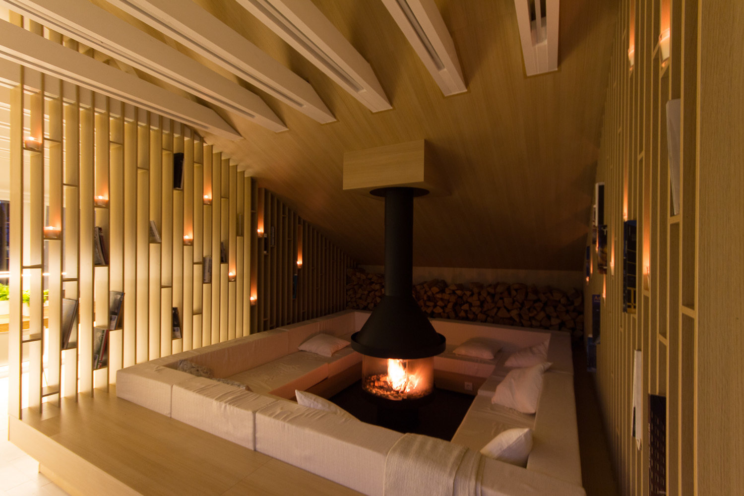 Фотография: Гостиная в стиле Лофт, IKEA, Мансарда – фото на INMYROOM Фотография: Гостиная в стиле Лофт, IKEA, Мансарда – фото на INMYROOM