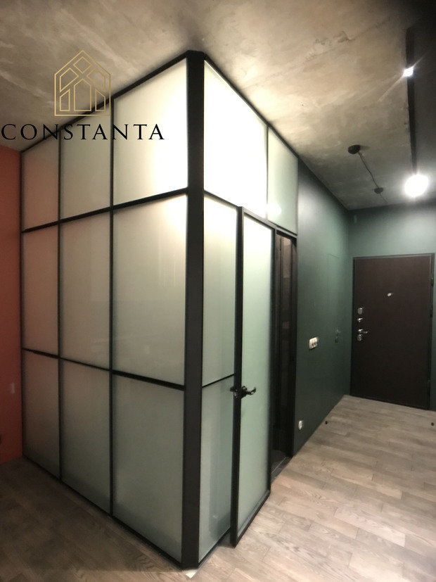 Фото из портфолио Лофт пергородки в студии 36м2 – фотографии дизайна интерьеров на INMYROOM