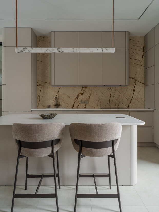 Фотография: Кухня и столовая в стиле Современный, Дом, Проект дня, Дом и дача, Московская область, 4 и больше, Более 90 метров, минимализм с элементами современного дизайна, Ксения Котельникова – фото на INMYROOM