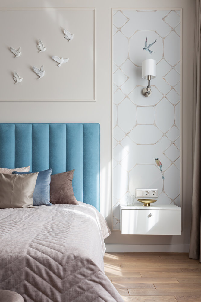 Прикроватная тумба без ножек как будто парит в воздухе. Прикроватная тумба без ножек как будто парит в воздухе.