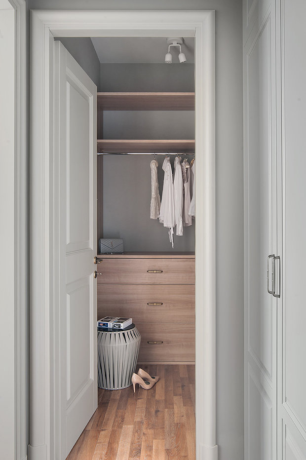 Фотография: Гардеробная в стиле Минимализм, Классический, Эклектика, Квартира, Переделка, Москва, эклектика в нитерьере, Сталинка, 2 комнаты, 60-90 метров, Музыченко Елена, Святодух Марина, современная классика – фото на INMYROOM