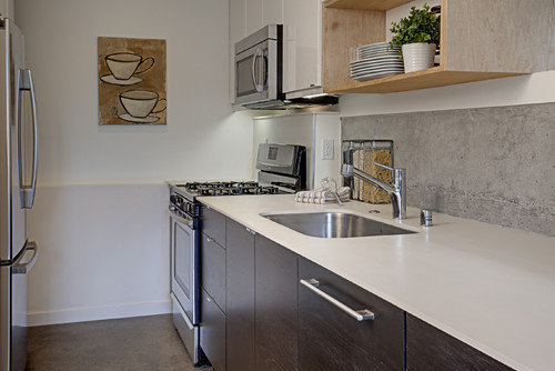 Фотография: Кухня и столовая в стиле Современный, Декор интерьера, Дом, Декор дома, Плитка, Мозаика, Кухонный фартук – фото на INMYROOM Фотография: Кухня и столовая в стиле Современный, Декор интерьера, Дом, Декор дома, Плитка, Мозаика, Кухонный фартук – фото на INMYROOM