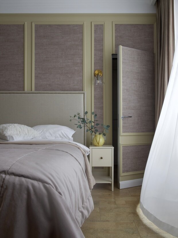 Фотография: Спальня в стиле Современный, Дом, Проект дня, Дом и дача, Свердловская область, 3 комнаты, Более 90 метров, современный с элементами неоклассики, Надежда Коваль – фото на INMYROOM
