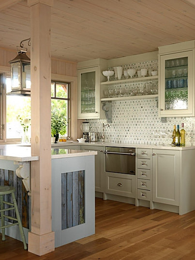 Фотография: Кухня и столовая в стиле Прованс и Кантри, Классический, Современный – фото на InMyRoom.ru