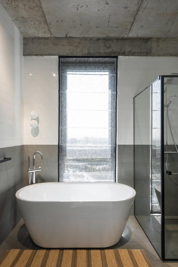 Фотография: Ванная в стиле Минимализм, Современный, Квартира, Проект дня, Киев, PLANiUM, 4 и больше, Более 90 метров – фото на INMYROOM