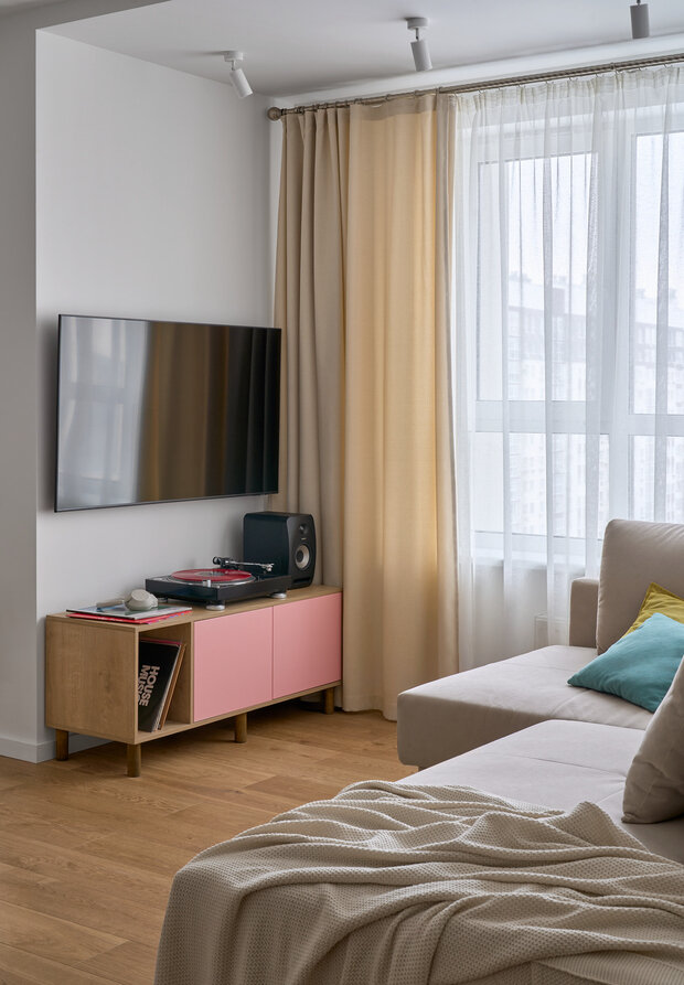 Фотография: Гостиная в стиле Современный, Квартира, Проект дня, Пенза, 2 комнаты, 60-90 метров, современный с элементами минимализма и скандинавского стиля, Евгения Григорькина – фото на INMYROOM