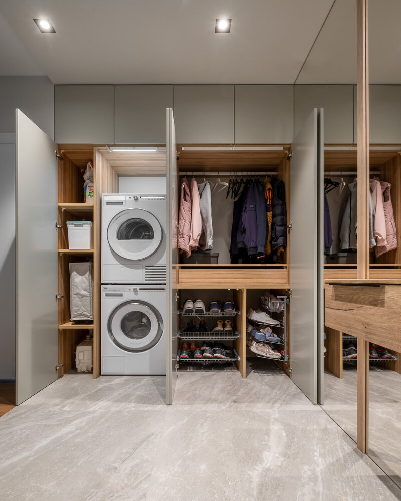 Фотография: Гардеробная в стиле Современный, Квартира, Проект недели, Московская область, 3 комнаты, Более 90 метров, Александр Дмитрук – фото на INMYROOM Фотография: Гардеробная в стиле Современный, Квартира, Проект недели, Московская область, 3 комнаты, Более 90 метров, Александр Дмитрук – фото на INMYROOM