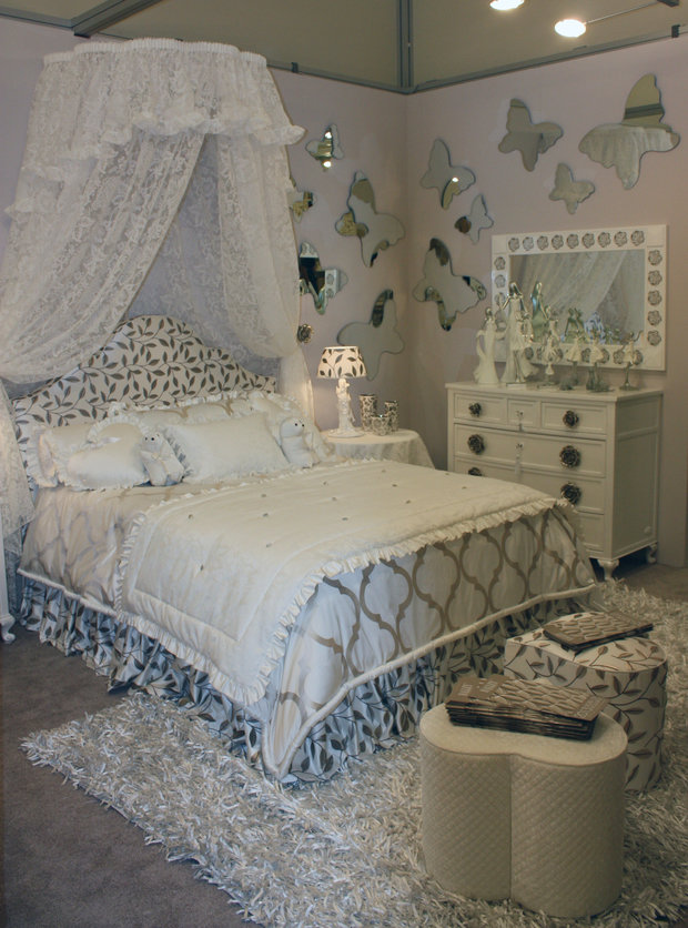 Фотография: Спальня в стиле Классический, Современный, Artemide, Flos, PROVASI, Индустрия, События, Маркет, Мягкая мебель, Missoni, Пэчворк, Porada, LLADRO – фото на INMYROOM