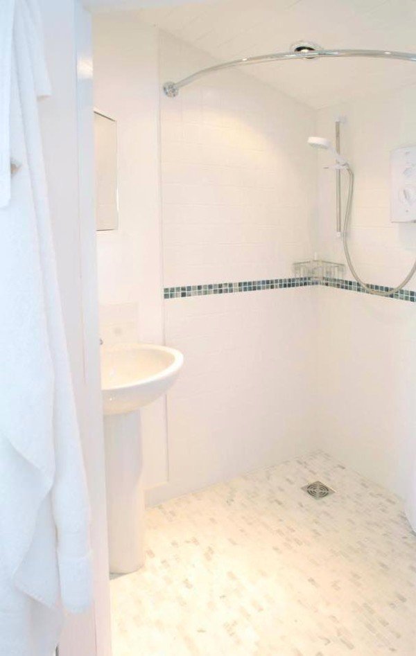 Фотография: Ванная в стиле Современный, Декор интерьера, Дом, Белый – фото на INMYROOM Фотография: Ванная в стиле Современный, Декор интерьера, Дом, Белый – фото на INMYROOM