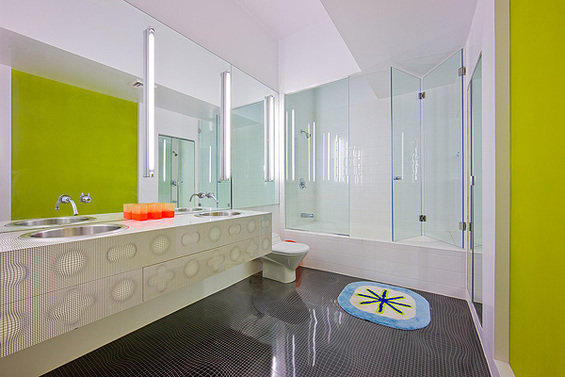 Фотография: Ванная в стиле Минимализм, Квартира, Дома и квартиры, Обои, Нью-Йорк, Карим Рашид, Неон – фото на INMYROOM