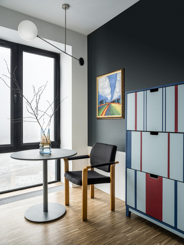 Интерьер кабинета в стиле минимализм с элементами современного дизайна