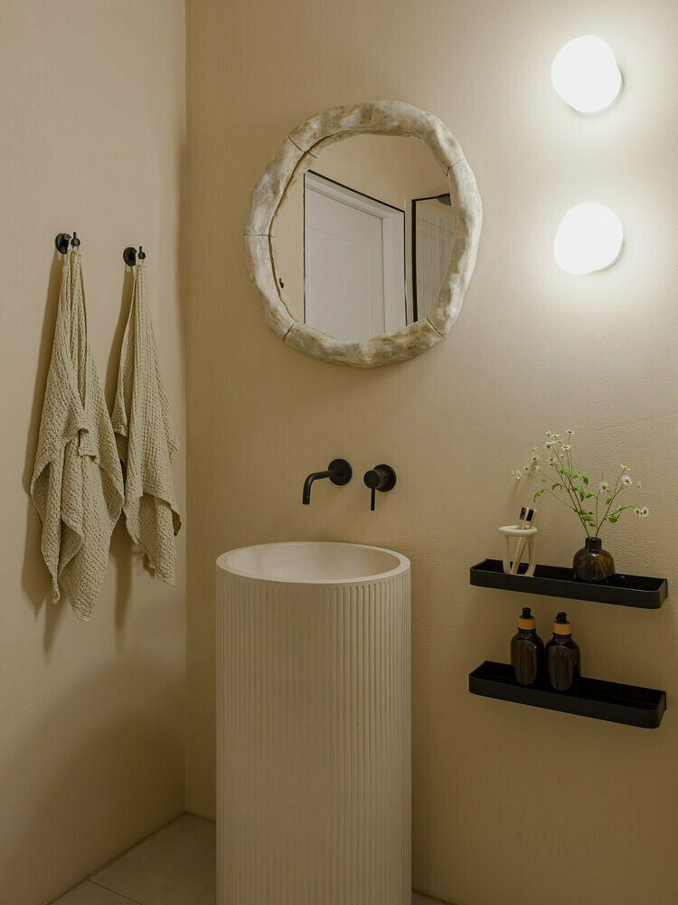 Фотография: в стиле , Ванная, Советы, интерьер ванной, дизайн ванной комнаты, хранение в ванной комнате, обустройство маленькой ванной комнаты, планировка ванной, ванная комната, как сделать ванную комфортной, удобная ванная, как сделать ванную уютнее, душ в ванной, интерьер ванной комнаты, обустроить ванную комнату, ремонты ванной комнаты, маленькая ванная комната – фото на INMYROOM