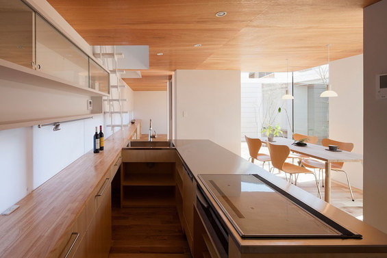 Фотография: Кухня и столовая в стиле Минимализм, Дом, Дома и квартиры, Япония – фото на INMYROOM