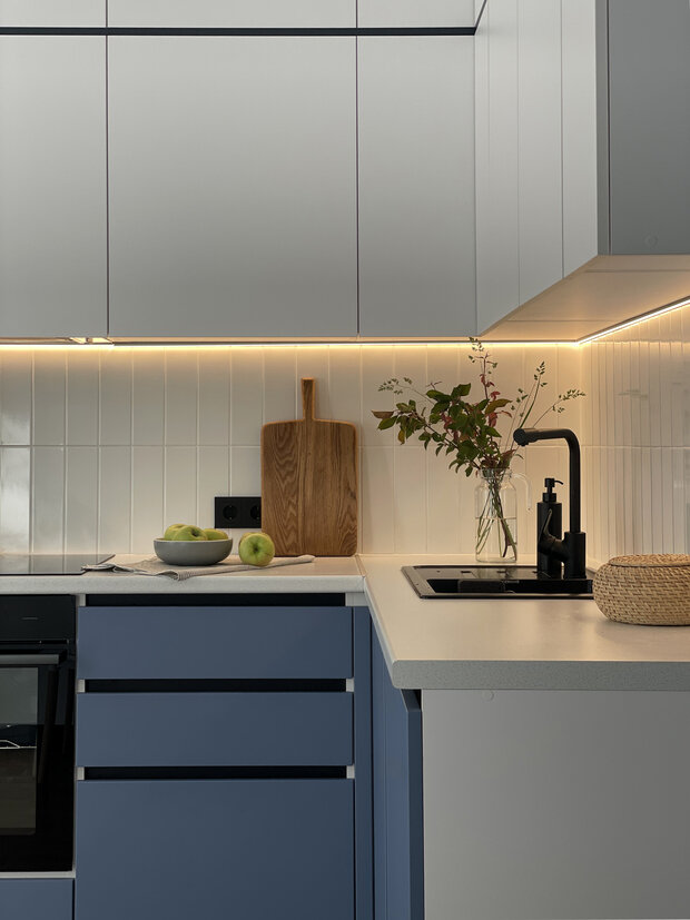 Фотография: Кухня и столовая в стиле Современный, Минимализм, Малогабаритная квартира, Квартира, Проект недели, Москва, Монолитный дом, 1 комната, до 40 метров, Иван Чернечков – фото на INMYROOM