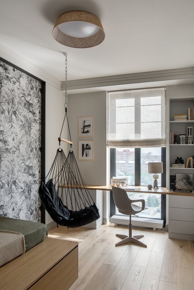 Для девочки планировали подвесное кресло в чилаут-зоне. Такие предметы необходимо учитывать на стадии чертежей, ведь кресло достаточно тяжелое и закладные в потолке должны быть предусмотрены в рабочей документации для строителей.