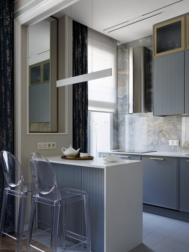 Фотография: Кухня и столовая в стиле Классический, Современный, Квартира, Проект дня, Санкт-Петербург, Кирпичный дом, Более 90 метров, современный с элементами классики и роскоши, Наталия Шмидт – фото на INMYROOM