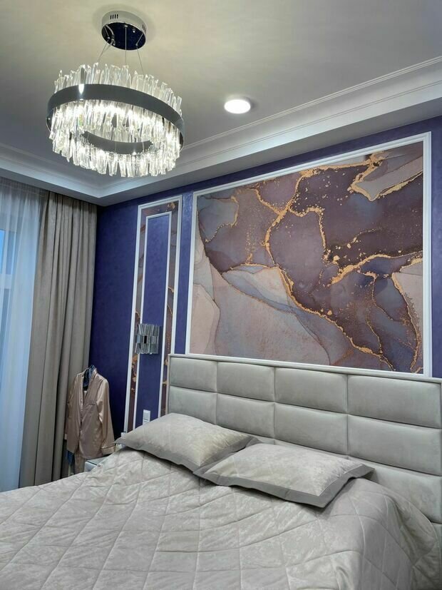 Интерьер спальни в современном стиле с элементами классики