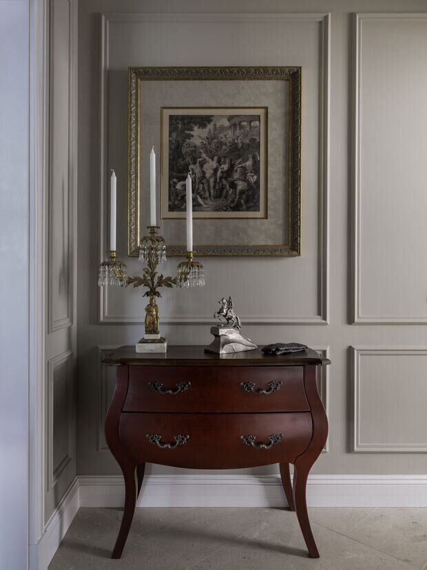 Фотография: Прихожая в стиле Классический, Эклектика, Малогабаритная квартира, Квартира, Проект дня, Москва, Хрущевка, Кирпичный дом, 2 комнаты, до 40 метров, Винтажный, эклектика с элементами классики и современного, Дмитрий Якубов – фото на INMYROOM