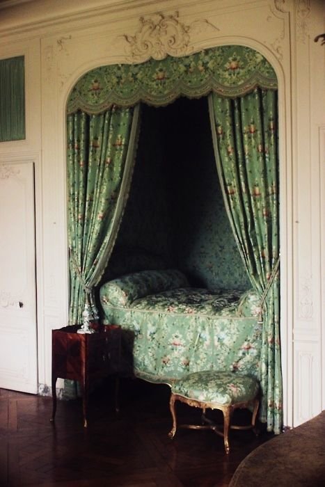 Фотография: Спальня в стиле Прованс и Кантри, Советы, Бежевый, Серый, Мебель-трансформер, кровать-трансформер, диван-кровать – фото на INMYROOM