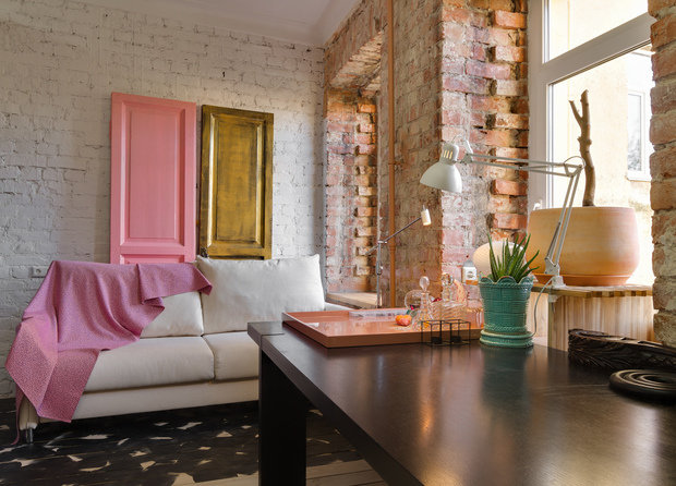 Фотография: Гостиная в стиле Лофт, Квартира, Розовый, Гид, Елена Иванова, Ирина Маркман, Ирина Киреева, Александр Арнгольдт, Елена Нечаева – фото на INMYROOM