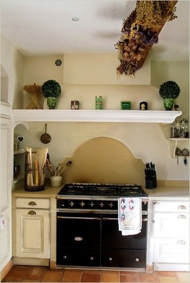 Фотография: Кухня и столовая в стиле Прованс и Кантри, Дом, Интерьер комнат – фото на INMYROOM