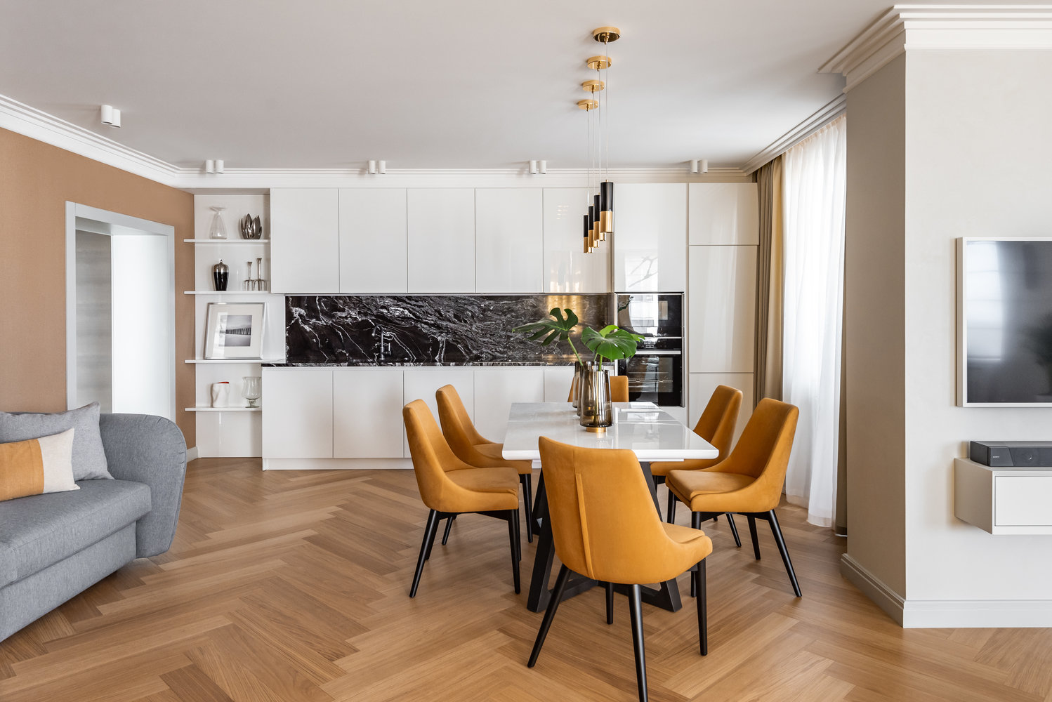 Фотография: Кухня и столовая в стиле Современный, Квартира, Проект недели, Бежевый, Оранжевый, Челябинск, 4 и больше, Более 90 метров, Юлия Сафонова – фото на INMYROOM Фотография: Кухня и столовая в стиле Современный, Квартира, Проект недели, Бежевый, Оранжевый, Челябинск, 4 и больше, Более 90 метров, Юлия Сафонова – фото на INMYROOM