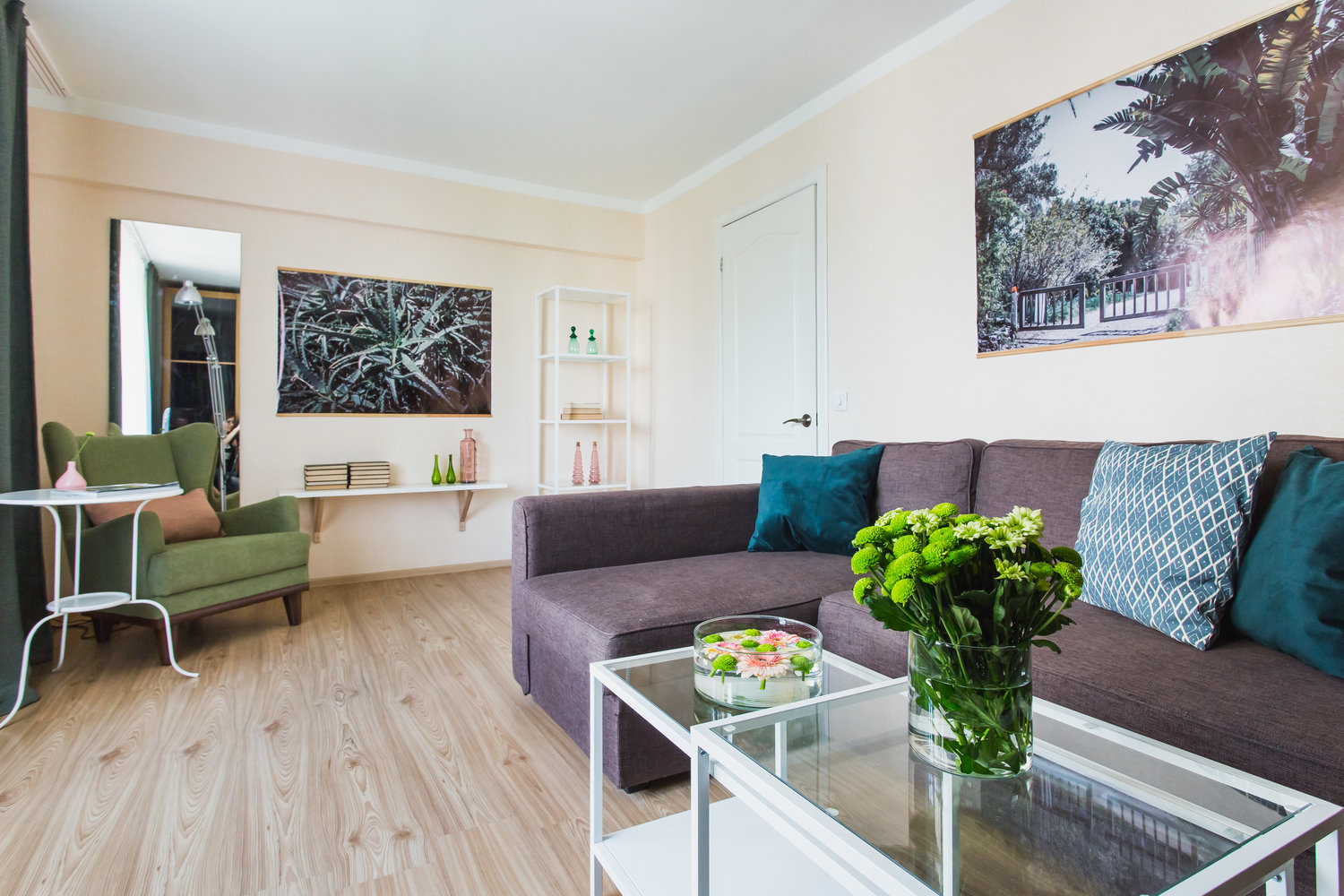 Фотография: Гостиная в стиле Минимализм, Современный, Квартира, Проект недели, Москва, Анна Ковальченко, Панельный дом, 2 комнаты, 40-60 метров – фото на INMYROOM Фотография: Гостиная в стиле Минимализм, Современный, Квартира, Проект недели, Москва, Анна Ковальченко, Панельный дом, 2 комнаты, 40-60 метров – фото на INMYROOM