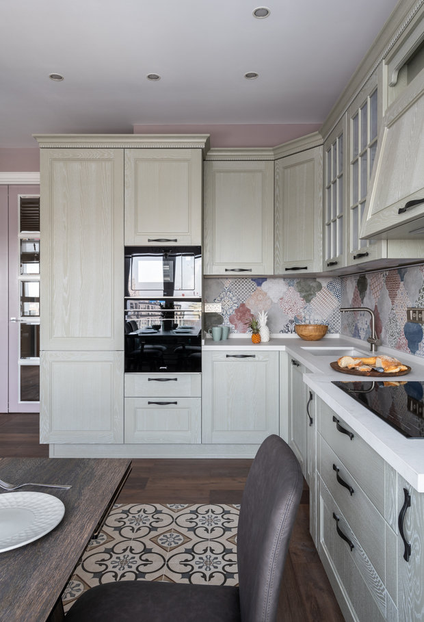 Фотография: Кухня и столовая в стиле Прованс и Кантри, Квартира, Проект недели, Москва, 3 комнаты, Более 90 метров, Sella Interior and Design, Светлана Цисвилер – фото на INMYROOM