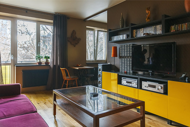 Фотография: Гостиная в стиле Современный, Квартира, Россия, Проект недели, Новая Москва, Максим Ковалевский, переделка хрущевки, как обустроить двухкомнатную квартиру в хрущевки, как из типовой квартиры сделать студию, ремонт хрущевки, видео, Хрущевка – фото на INMYROOM