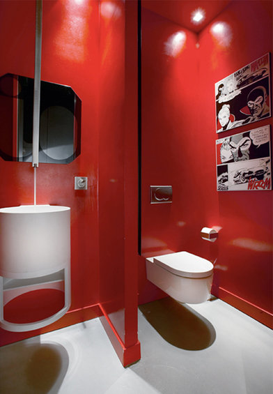 Фотография: Ванная в стиле Хай-тек, Лофт, Квартира, Цвет в интерьере, Дома и квартиры, Черный, Красный – фото на INMYROOM