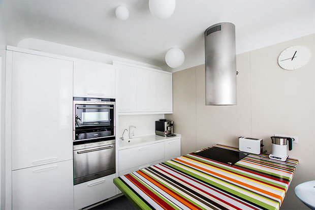 Фотография: Кухня и столовая в стиле Хай-тек, Интерьер комнат, Elle Decoration – фото на INMYROOM