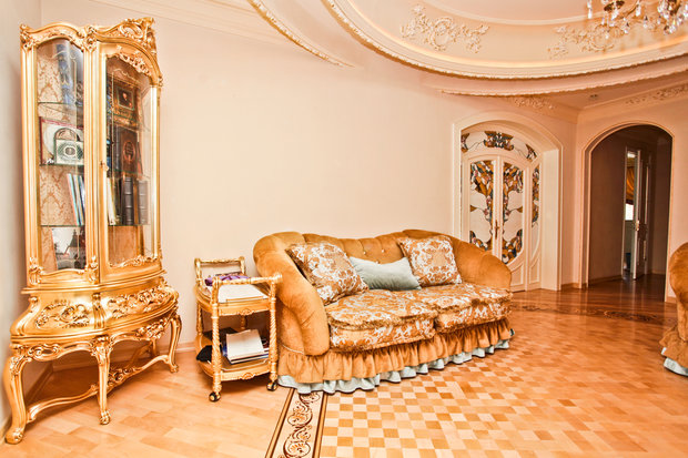 Фотография: Гостиная в стиле Классический, Современный, Квартира, Дома и квартиры, Роспись – фото на INMYROOM