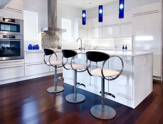 Фотография: Кухня и столовая в стиле Хай-тек, Гостиная, Декор интерьера, Квартира, Студия, Дом, барная стойка на кухне, кухня-гостиная с барной стойкой – фото на INMYROOM