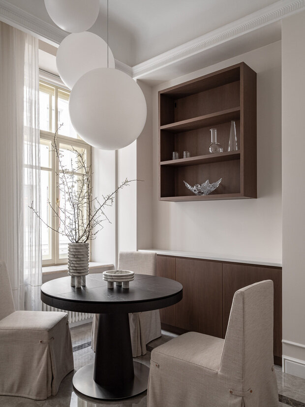 Фотография: Кухня и столовая в стиле Классический, Современный, Квартира, Проект дня, Москва, Анна Макеева, Кирпичный дом, 3 комнаты, Более 90 метров, современный с элементами классики и роскоши – фото на INMYROOM