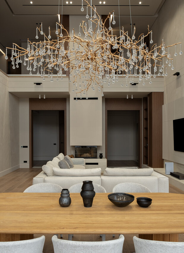 Фотография: Гостиная в стиле Современный, Минимализм, Дом, Проект дня, Дом и дача, Московская область, 4 и больше, Более 90 метров, Барвиха, современный с элементами классики и роскоши – фото на INMYROOM