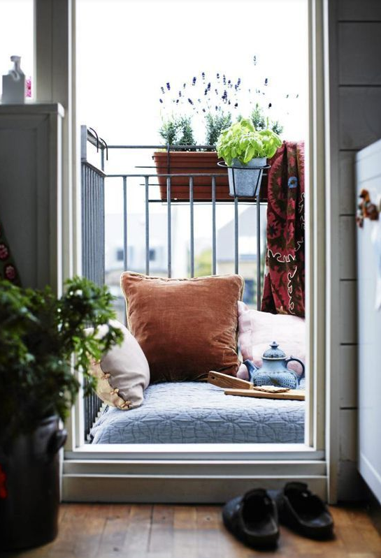 Фотография: Балкон в стиле Скандинавский, Декор интерьера, Квартира, Декор, Советы, как обустроить балкон, балкон в типовой квартире, идеи оформления балкона – фото на INMYROOM